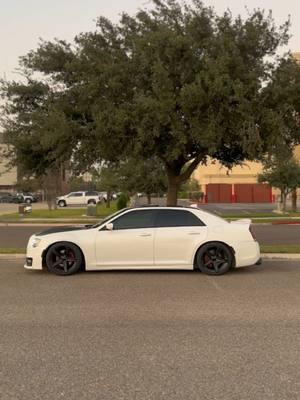 Low pro tires on my dropped Chrysler 300 #chrysler #300 #fyp @Luis Espino 