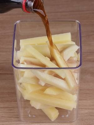 Everyone is putting Coca Cola in the fries after seeing this genius idea #cooking #Recipe #EasyRecipe #quickrecipes #cook #potato #dinner #viral #viraltiktok