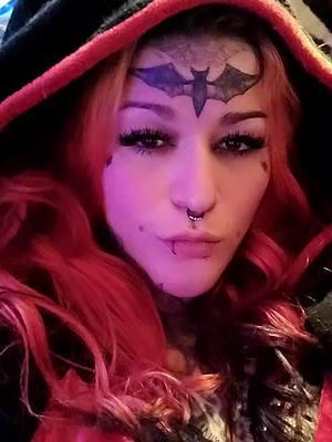 #thesnowbat #tattooedwomenoftiktok #prettycrazy #crazyfun #fighter #lover #metalhead #battytheclown #fungirl 