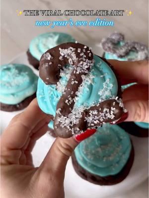 the viral chocolate sprinkle number hack everyone’s obsessed with in 2024!! 🤩 so easy, so chic, and 100% insta-worthy.  #newyearseve #2024recipes #viralhack #chocolatecupcakes #EasyRecipes #partyfood #dessertgoals #holidaybaking #cupcakedecorating #chocolateart #bakingtrends