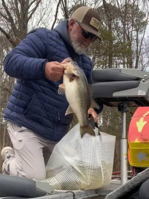 Not bad but not good either. 12.18lbs 4 fish. #bassfishing #basstournament #dontletdabasstrackerfoolya #arig #alabamarig #jordanlake #bigfish #nc #basstracker 