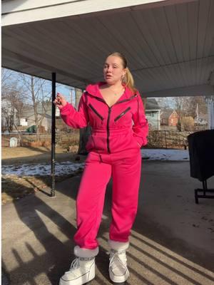 i am in love #womenswear #winterfashion #drawstring #jumpsuit #zipup #pockets #fyp #longsleevejumpsuit #dailywear #fleece #comfy #cute #hotpink 