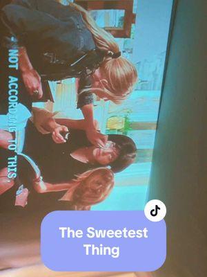 With all the cats in bed relaxing with me =^.^= #thesweetestthing #camerondiaz #christinaapplegate #selmablair #comfortclassic #sickday #sickdays #flu 