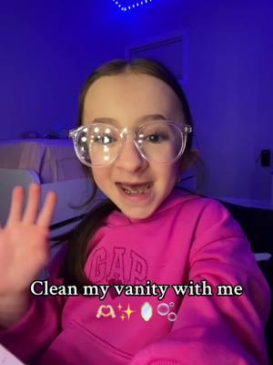 Clean my vanity with me🫶🏻✨🪞🫧 @Ludo Gardini #grwmsbyvitoria #osteogenesisperfectatype3 #viral #clean #cleanmyvanitywithme #vanity #gardini #gardinilaw 