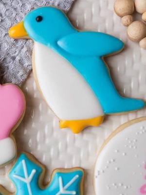 I’m starting to plan out all the sets for my upcoming cookie classes! The next in-person class is at Fireside Winery on January 11th. #cookieclass #cookiedecorating #royalicing #sugarcookies #marengoiowa #iowa #williamsburgiowa 