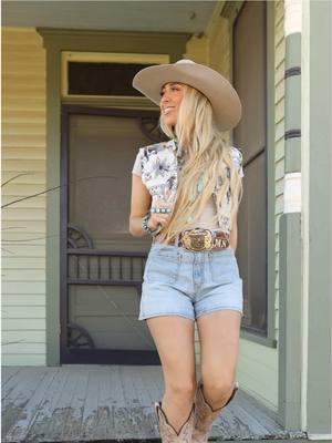 Can’t get over this quilted bronc vest 🩵🐴 Vest hy @Ida Mae Home X Jewelry by Sunwest X Boots by @DanPostBootsCo #danpostpartner #fyp  #westernstyle #westernfashion #cowgirlfashion #txgirls #texasgirls