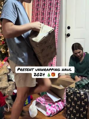 Christmas continues 🎄🎁 @Emmersyn_V #wrendavid #emmersynclaire #christmashauls #christmas #hauls #openingpresents #gifts #fyp #foryou #onclouds #brucebolt #paulskenes #LSU #presents 