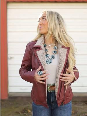 Winter essentials ❄️☃️ A @Mauritius Leather jacket with @DanPostBootsCo #danpostpartner to keep you cozy all winter! The jewelry by Sunwest is just for good looks 😉  #fyp  #westernstyle #westernfashion #cowgirlfashion #txgirls #texasgirls