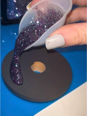 This glitter 😍😍 @Little Bo Gingy #littlebogingy #resinart #resinartist #glitterresin #glittertumblers #craftymoms #workingmom #glasscancup #blinglid 