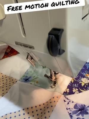 Free motion quilting on my Bernina 930 #quiltersgonnaquilt #vintage930 