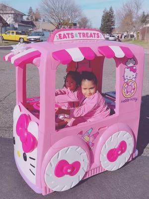 Hello Kitty Cafe eats & treats ✨🎀 #hellokitty #pink #pinkbow #fyp #richgirl #materialgirl #coquettegirl #toys #christmasgifts #hellokittygirl #hellokittyfoodtruck #kaliuchis #neverbeyours #hellokittylover 