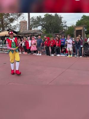 Tally picked the woman standing next to me at the 12pm parade on Christmas Day! It was so awesome!!! #tally #elf #tallytheelf #christmasday #magickingdom #mickeysonceuponachristmastimeparade #disneyworld #wdw #disney #fyp #christmasparade 