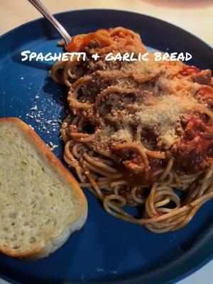 #spaghetti #garlic #bread #meatsauce #parmesancheese #italianfood @chancebommarito #fyp #ratethis 