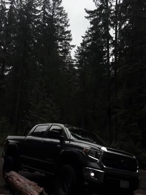 Fun day crusing with pops around mt.hood #mthood #tundra #trucksoftiktok #fabtech #fuel #toyota #4x4 #offroad #winter #toyotatundra 