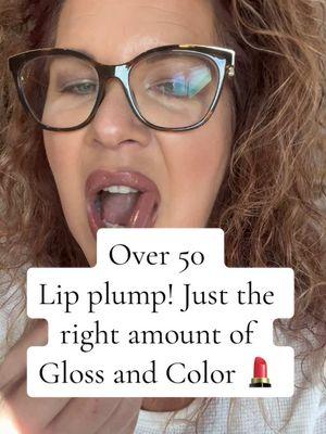 My new favorite lip plumper from Tarte! It’s the perfect neutral.  #makeuptip #maturemakeup #womenover50makeup #over40style #lipoil #tartmaracuja #lipplumper #lisaherland #maturemakeuptips #matureskin 