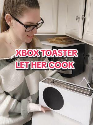 Replying to @chrisloganhanssen Xbox Series S toasters 100% holds a whole bagel, 2 slices of bread, or your favorite bougie bread that is far to big for a regular toaster. @Xbox #xbox #xboxtoaster #xboxappliances 