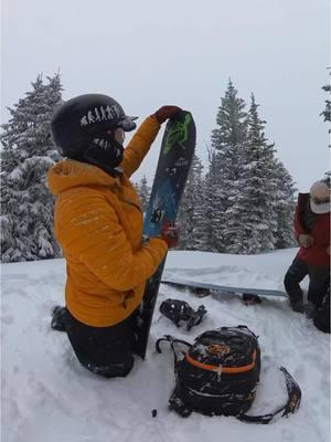 I love split snowboarding!!  . . #snowboarding #snowboard #snow #snowboardtok #snowday #ski #skiing #skitok #teamhuckhouse #colorado #powder #powderskiing 