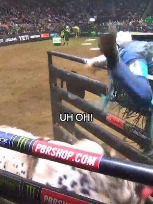 That’s not what’s supposed to happen… #pbr #utb #bullriding #whoops #albany 