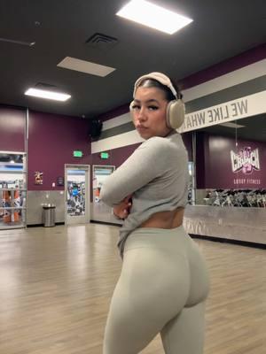 so flattering I need all colors  #gymfit#gym#gymleggings#yeoreo#yeoreoleggings #motivation#parati#fyp#foryou#foryoupage#viral#legdaygains#legday#shygirlworkout#shygirllegday#legday#beginnerworkouts#workout#FitTok#fitness#foryou#trend#trending #womenworkouts#beginnerworkouts#workout#healthy##parati#fypシ゚viral#xybca 