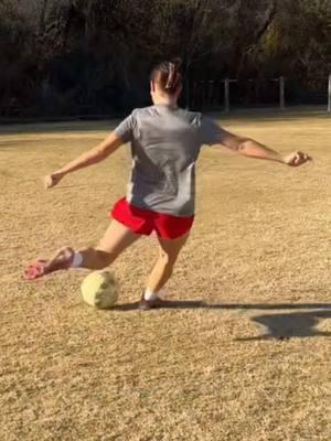 Every touch is a conversation—listen, and respond. @brookeanistonhoward moves with such grace 🫶🏾🔥 . . . . #cruzcoaching, #soccertraining, #ballmastery, #soccerskills, #playerdevelopment, #1v1training, #technicalability, #soccerdrills, #masterthegame, #footballeducation, #trainlikeapro, #soccergrind