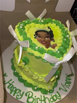 🤍💚 #princessandthefrog #princesstiana #flavoredkitchen #316 #cakesoftiktok #cakedecorating #caketok #heartcakes 