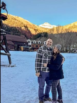 🚠 Catching the sunset ride down the gondola in Telluride was the ending to a perfect day 🌅 And the amazing thing is that this gondola is free 🙌 #telluride #telluridecolorado #telluridegondola #gondola #gondolaride #wintersunsets #goldenhourglow #gondolatok #visitcolorado #coloradocheck 