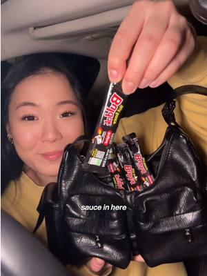 i will always have buldak sauce with me at all times now @Buldak @globalsamyang #buldak #buldaksauce #samyang #samyangbuldak #saucepacket #whatsinmybag #whatsinmypurse 