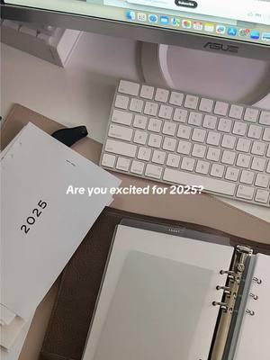 New year, new planner setup 😍 Are you a planner girly? 💗 #2025planner #2025reset #newyearreset #a5planner #minimalplanner 