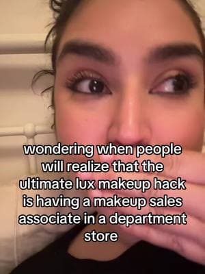 Knowing launch dates, samples, cute gifts with purchase, trained by the brand, makeup services? Hellooooo #departmentstore #makeup #luxurymakeup #highendmakeup #nyc 