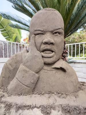 Tag @Irisa and King Darius so they see the king out of sand #sand#sandcastle#sandsculpture#beach#oddlysatisfying#satisfying#darius#kingdarius#fyp#discover#explore