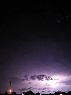 insane lightening show after this storm passed thru. #lightening #thunder #storms #rain #coldfront #badweather #lightshow #darksideofthemoon 