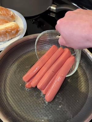 #mexican #hotdogs #hotdog #salchicha #hotdogrecipe #mexicantiktok #spanishtiktok #mexicantiktok #cookingtiktok #tiktokrecipe #foodtiktok #comfortfood #fyp #hispanictiktok #mexicanfood 