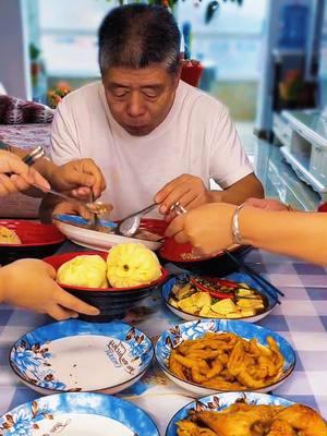 Happy Family dinner mukbang #fyp #eat #diliciousfood #mukbangfoodasmr #eatingshow #foodasmr #mukbangeatingshow #trending 