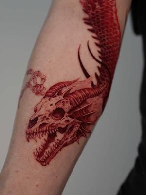 Red ink #tattoo #tattoos #tatuagem #redtattoo #bodyart #TattooArt #snake #snaketattoo #dragon #dragontattoo #tatt #inspiration #tattooartist #tattooideas 