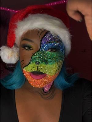 DIVAAAAA 😮‍💨😍 #life_witheb #divatransition #grinchmakeup #rainbowgrinch #rhinestonemakeup #creativemakeup #christmasmakeup 