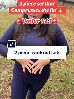 This 2 piece set sucks the fat right in, and im here for it. 😅 #tiktokshopendofyeardeals #endofyearsale #2pieceset #workoutsets #workoutset #mombods 