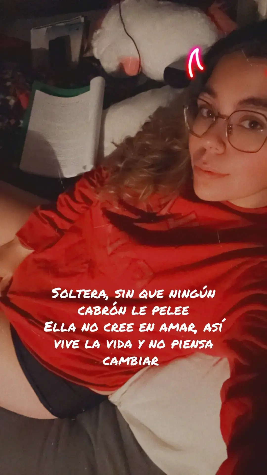 Ella no cree en amar, así vive la vida y no piensa cambiar #ojitostristes #soltera #diabla #badbunny @Bad Bunny 