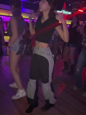 Go Krazy @Alesa Salinas #eclewisville #texas #texascheck #linedancersoftiktok #linedance #fyp #dfw #dallastx #trending #tiktok #texasgirl❤️🤍💙 #hotgir🔥💋 #linedancer #viral 