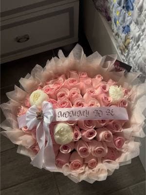 Mommy to be🧸🎀 #chicago #chicagoflorist #floristsoftiktok #florist #flowers #bouquetofflowers #ramo #ordernow #rose #flowersforyou #forher #fyp #parati #ramoderosas #rosafied #onyourpage #pinkroses #mommytobe #babygirl #baby #babyontheway #peonies 