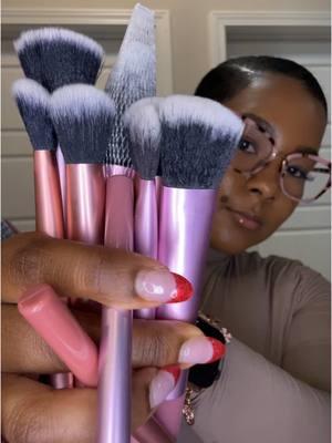 This set is basically a steal! #makeup #makeupbrushes #brushes #makeupgirl #makeupartists 