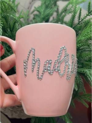 On Wednesdays we wear pink ✨  #madrina #coffeemug #proposalgiftbox #personalizedgift #4escreations #tazadecafe 