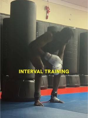 Are you training with the right work-to-rest ratio? 🥊💨 Both 1:1 and 1:3 ratios are game-changers, but they serve different purposes: 1️⃣ 1:1 Ratio: Best for stamina and simulating fight pacing. It prepares you for continuous exchanges and quick recovery between bursts. Perfect for sparring or bag work. 2️⃣ 1:3 Ratio: Focused on explosive power and peak performance. This ensures you can hit max effort repeatedly for moves like takedowns and powerful combinations. To dominate every round, combine both ratios in your training. Build endurance and explosiveness! Which ratio are you using? Let me know! 👊🔥 #fightconditioning #intervaltraining #combatsportstraining #boxing #mma #bjj #conditioning #mmaconditioning #boxingconditioning #muaythai #stregthandconditioning 