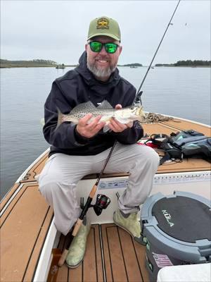 Fish on! #viralvideo #fyp #wayoflife #Outdoors #livingmybestlife #countryboy #ocean #flatsfishing 