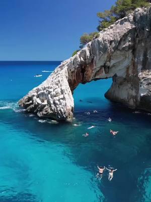 Paradise does exist 😍 🏝️  📍 Cala Goloritze, Baunei (Ssrdegna) 📸 @Costa di Baunei | Sardegna  #exploringitaly #italy #italia #sardegna #sardinia #costadibaunei #paradise #paradiso