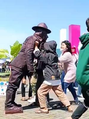 Statue Prank 😂😂😂 #prank #funnyprank #funnyvideos #statue #statueprank #cowboy #trending #fyp #foryou 