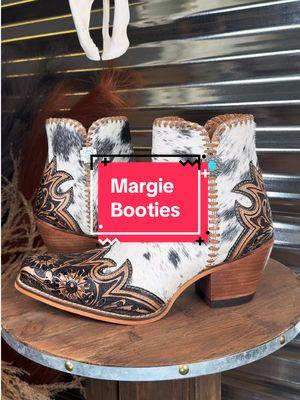 How gorgeous are these?! 😍 The Myra Bag Margie Booties are serving looks with their sleek design and timeless vibe. 👢✨ Don’t forget to SIZE UP for that perfect fit—because you’re going to want to wear these everywhere! 🔥 #myra #westernfashion #cowgirlboots #westernwear #westernstyle 