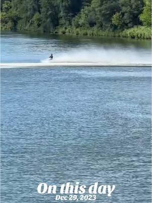 #onthisday Hartwick Huskies with the barefoot waterski circles in Iowa. #clue #circles #joinawaterskiteam #getonthewater #ski #learntowaterski #worldwidewaterskiing #showskibook #waterskishow 