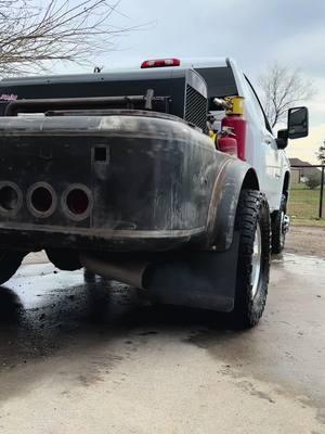 Best foam cannon on the market‼️ #giftfromtiktokshop #weldingrig #detailing #cognito #skidsteer #duramax #babydually #foxshocks #lincolnelectric #chevy #highcountry #gooseneck #blackline 