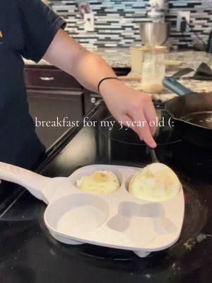 his dad had to have a matching plate too 😅 #nonstickpans #eggpan #toddlerbreakfast #breakfastfortoddlers #toddlerbreakfast #funbreakfast #MomsofTikTok #toddlermoms 