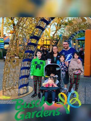 @Busch Gardens Tampa 🎄🎁🌴✨@Bernadoobie @CeceDesirae  #thebernardinifamily #tampabayfl #tampa #florida #buschgardens #christmastime 